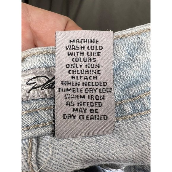Chicos platinum women’s size 0/US4XS Short light blue jeans stretch pockets - Picture 11 of 13
